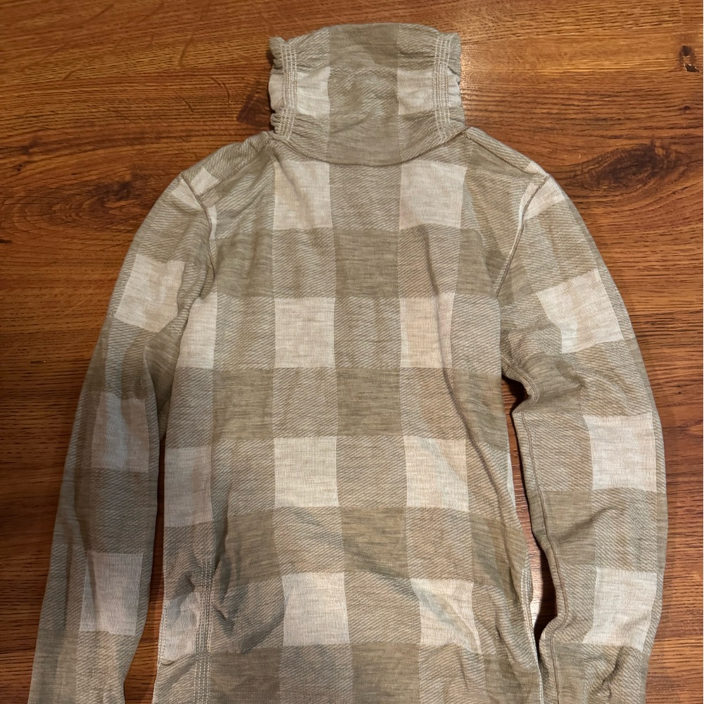 Athleta Beige Checkered Long Sleeve Top